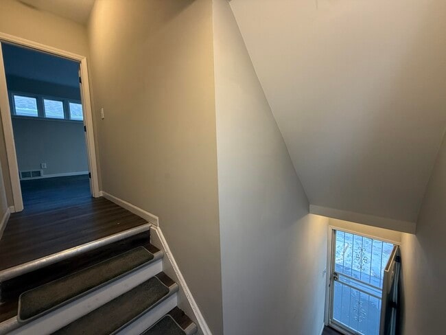 Building Photo - 349 Westminster St