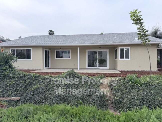 Building Photo - 1320 La Miranda Ave