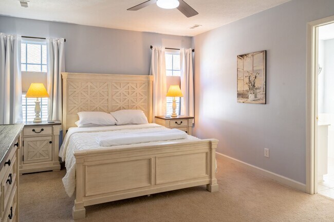 Building Photo - FURNISHED OFF-SEASON MONTHLY RENTAL