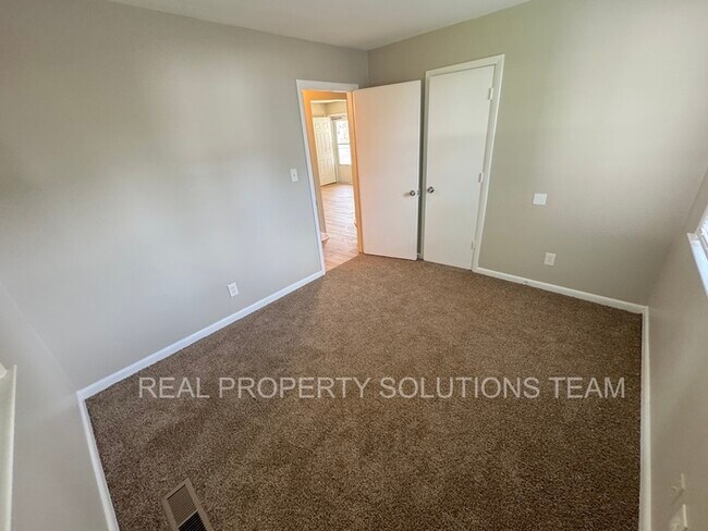 Building Photo - 928 Blenheim Rd