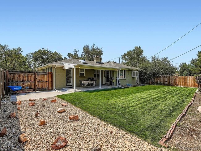 Building Photo - Impeccable brick ranch home for rent
