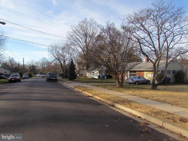 Building Photo - 7305 Charlotte St