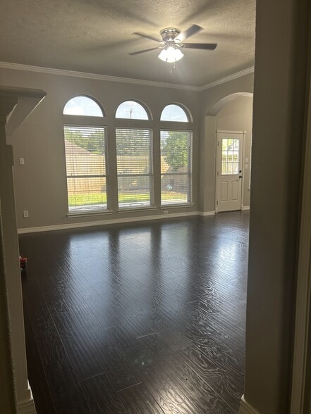 Building Photo - 3527 Pine Valley Dr