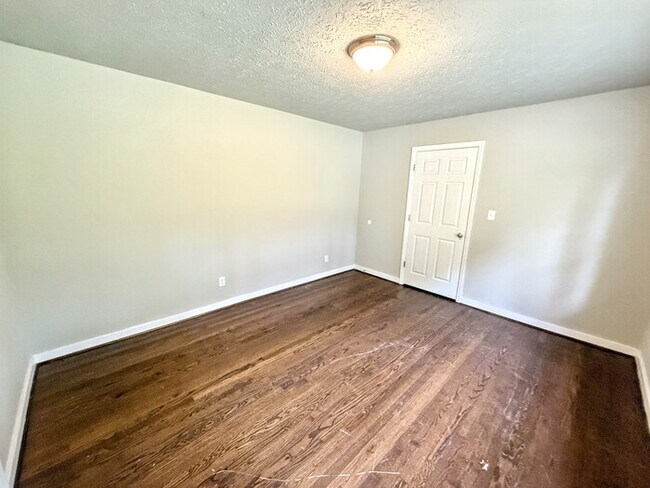 Building Photo - 1317 5 Mile Rd
