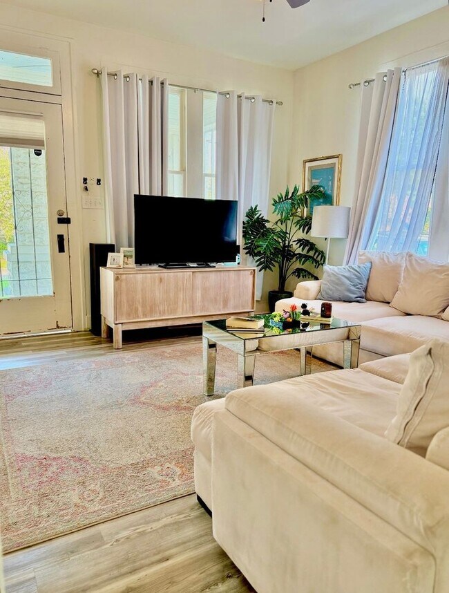 Building Photo - Charming 3 bedroom home in Historic Spanish Town