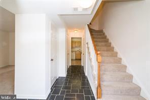 Building Photo - 6747 Kenwood Forest Ln