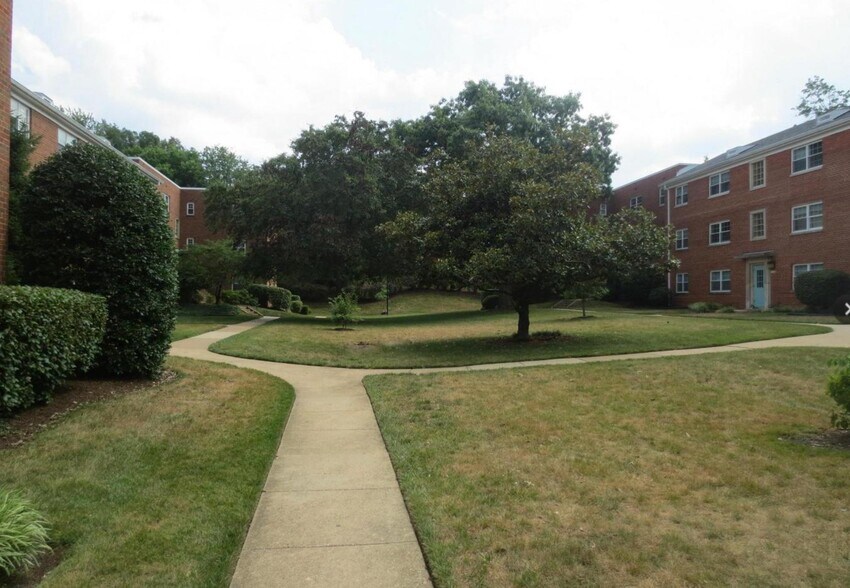 Building Photo - 5314 8th Rd S