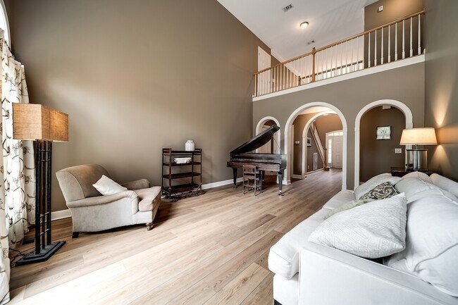 Building Photo - 9813 Albemarle Ln