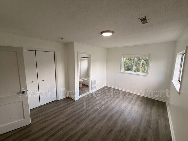 Building Photo - 508 Buckley St