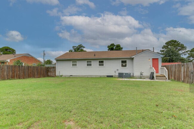 Building Photo - 1011 Robinson Rd