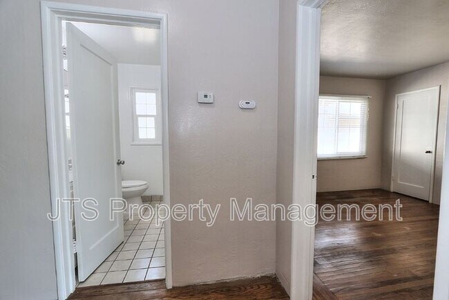 Building Photo - 3109-3111 Hampshire Drive