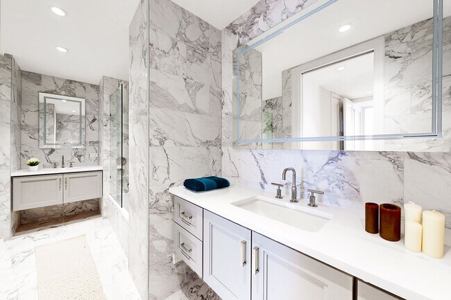 Building Photo - 641 5th Ave