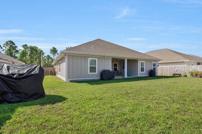Building Photo - 4 BEDROOMS IN GULF BREEZE!!