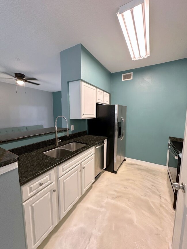 Building Photo - Spacious 1bedroom 1 bath condo in The Quar...