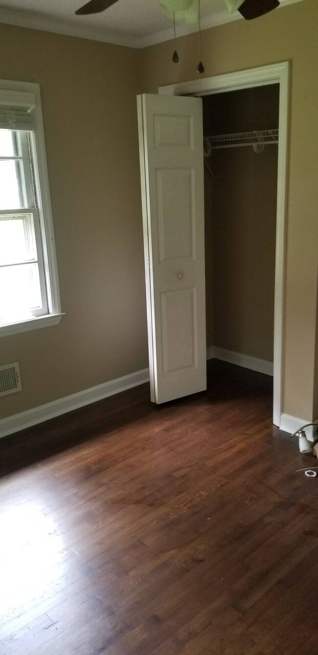 Building Photo - 1620 Riverside Dr