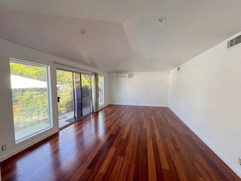 Building Photo - Beautiful 3bed 3bath, plus bonus room home in Highland Oaks neighborhood of Arcadia
