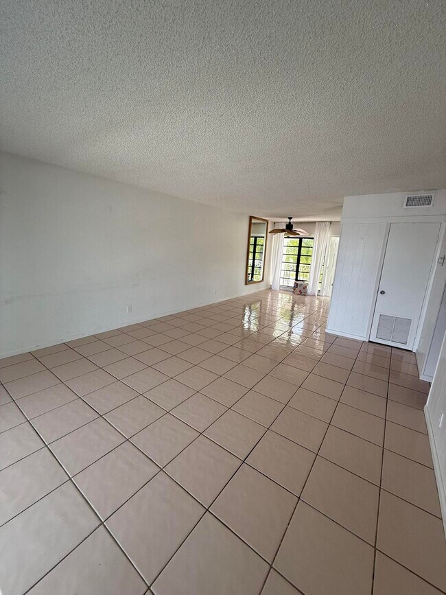 Building Photo - 2613 NE 28th Ct