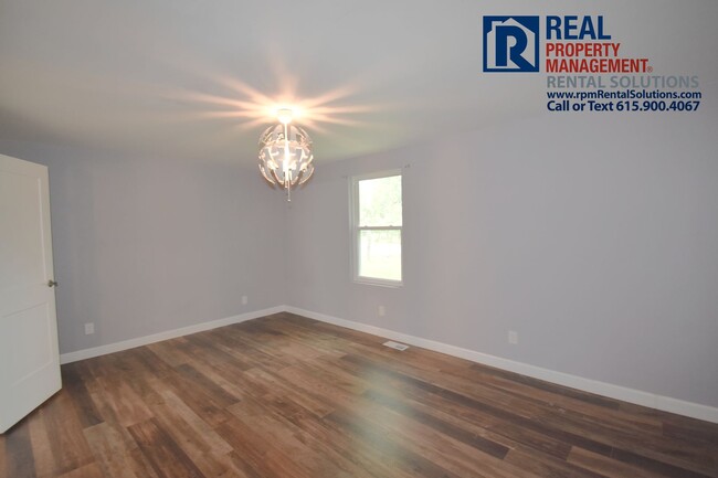 Building Photo - Great 3 bd 2.5 ba with Washer/Dryer includ...