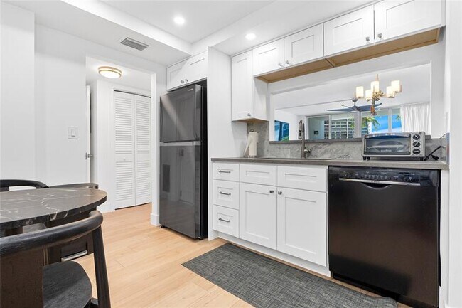 Building Photo - 4750 S Ocean Blvd