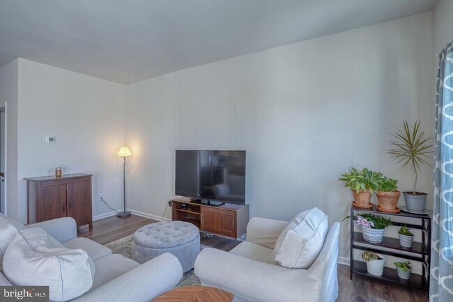 Building Photo - 414 Goodwick Dr