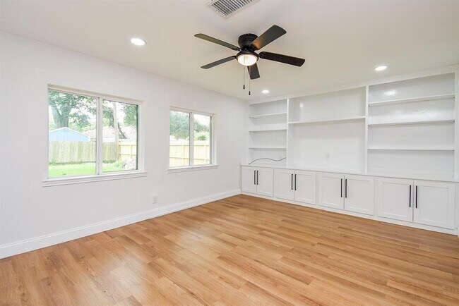 Building Photo - 5019 Stillbrooke Dr