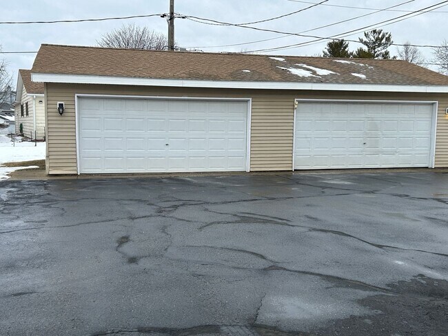 Building Photo - 1st Ct