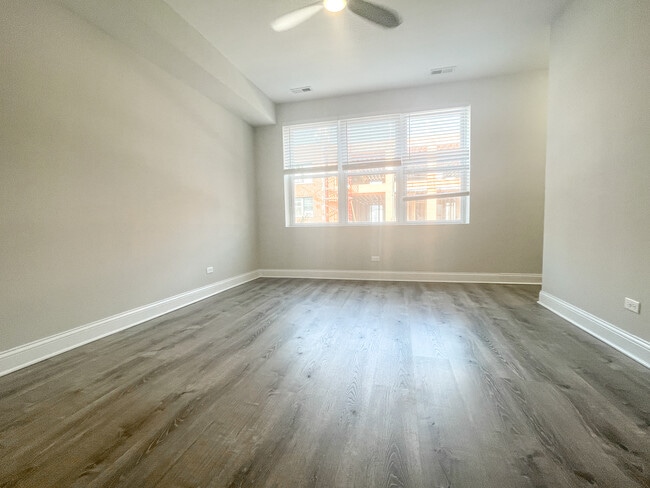 Building Photo - 3116 N Milwaukee Ave