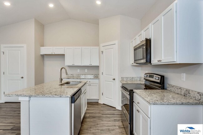 Building Photo - Newer 3 bedroom 2 bath Duplex in Goddard