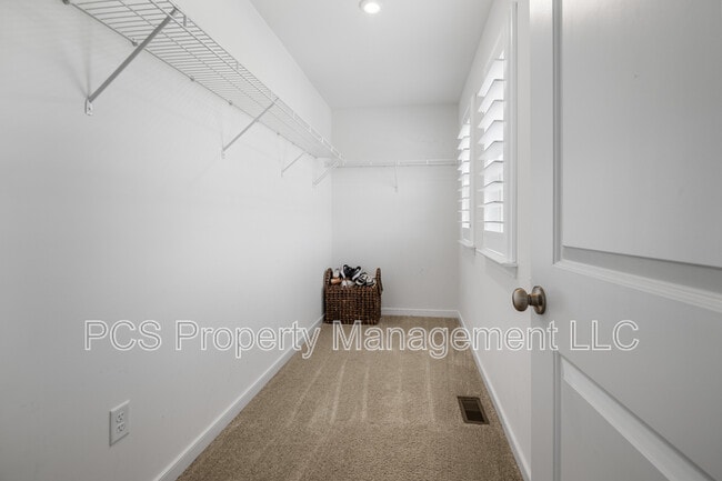 Building Photo - 142 Township Blvd