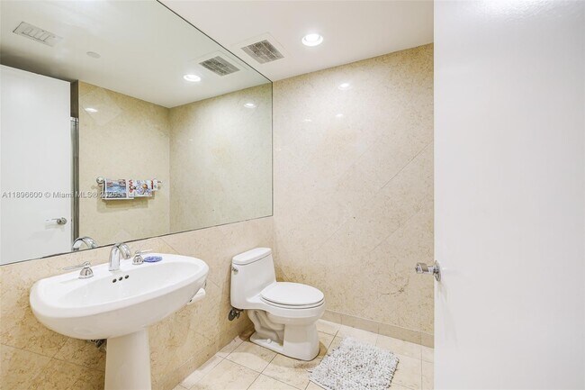 Building Photo - 1830 S Ocean Dr