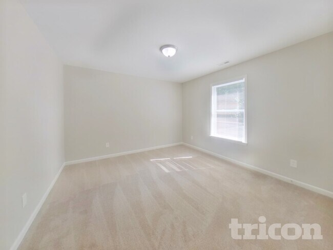 Building Photo - 121 English Oak Lane