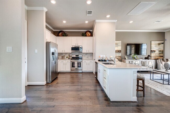 Building Photo - 11017 Mikula Dr