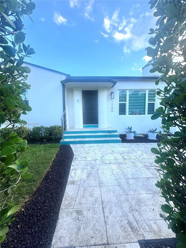 Building Photo - 1700 SW 16th Ter