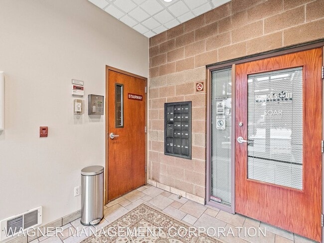 Building Photo - 801 23rd Ave S