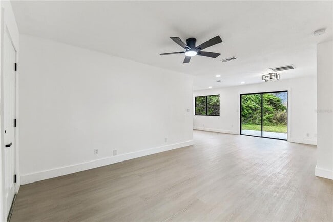 Building Photo - 16107 Sea Pines Dr