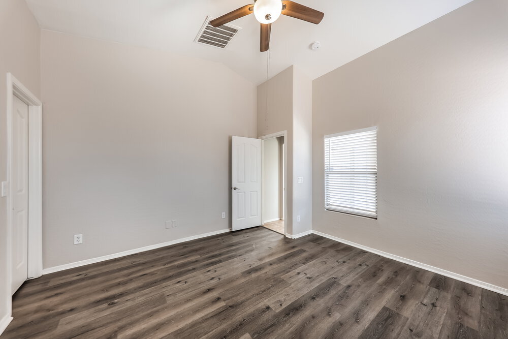 Building Photo - 1018 S 166th Dr