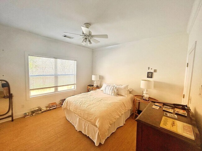 Building Photo - 951 Frontage Rd