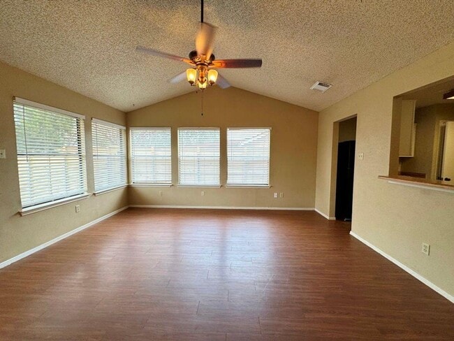 Building Photo - Come see this great single-story home available in Buckingham Estates subdivision!