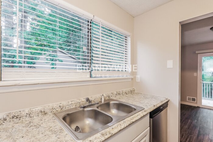 Building Photo - 9347 Forest Knoll Dr