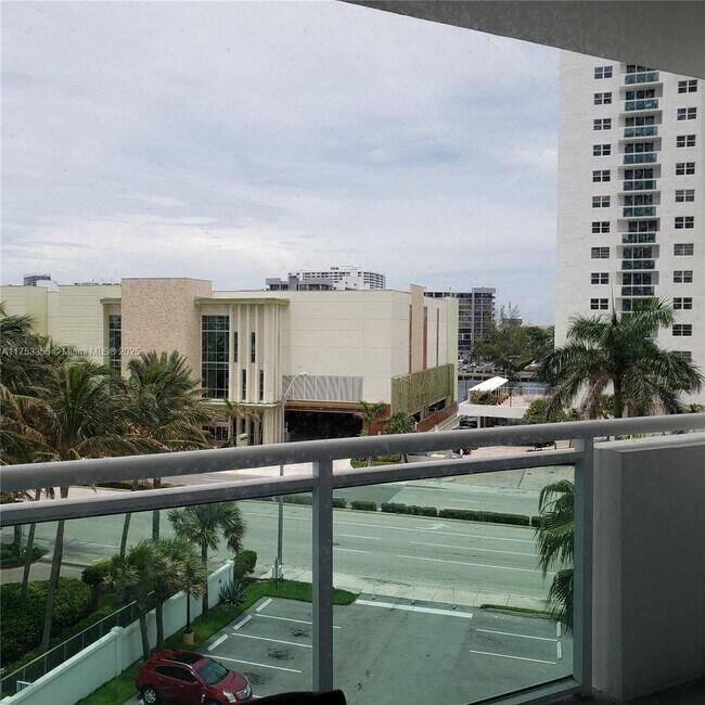 Building Photo - 3001 S Ocean Dr