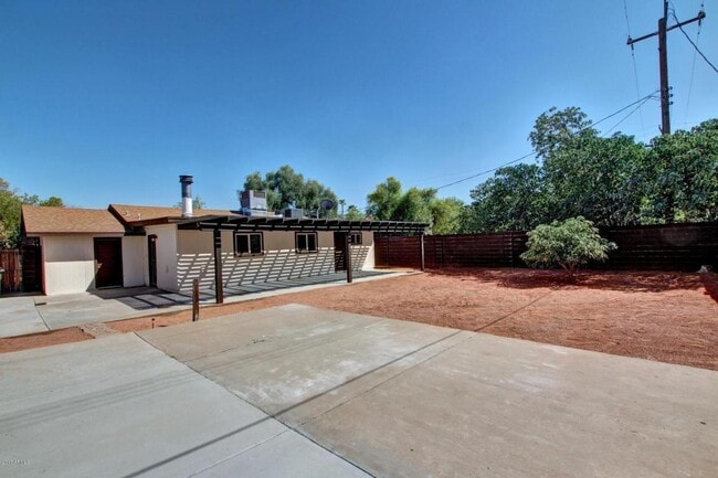 Building Photo - Beautiful Phoenix home