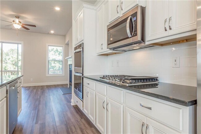 Building Photo - 1662 Mountain Top Ln SE