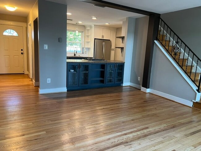 Building Photo - 209 Burgess Ave