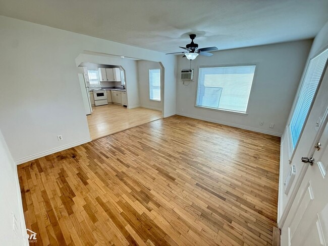 Building Photo - Spacious 3bd | 1ba House near Nob Hill Elementary School!