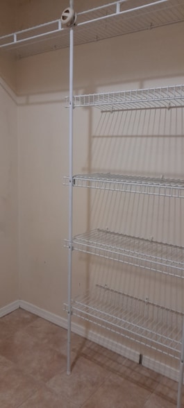 Building Photo - 1346 S College Mall Rd