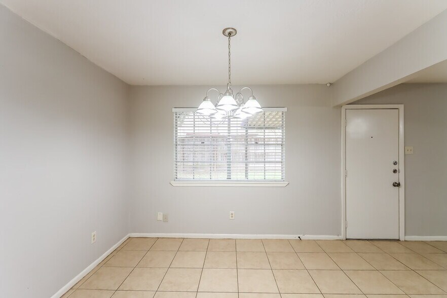 Building Photo - 11330 White Gate Ln
