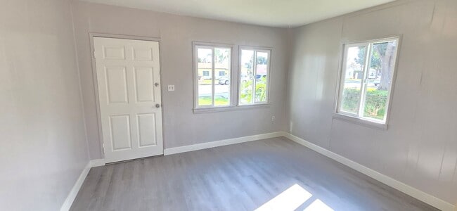 Building Photo - 13109 Barlin Ave