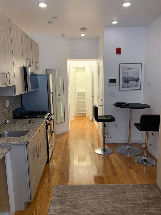 Building Photo - CHELSEA/BOSTON NEW LUXURY STUDIO- NO BROKER FEE! NO BROKER OR RENTAL FEES & FULLY FURNISHED!!