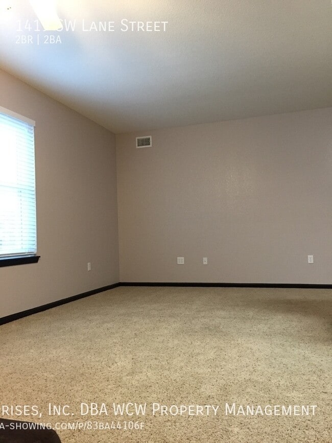 Building Photo - 1419 SW Lane St