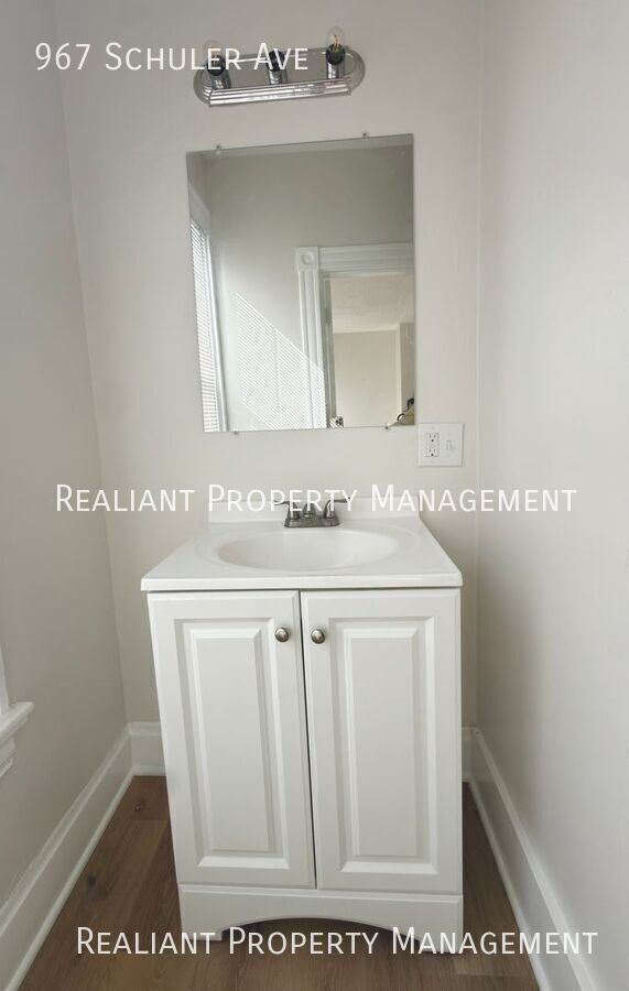 Building Photo - 967 Schuler Ave-